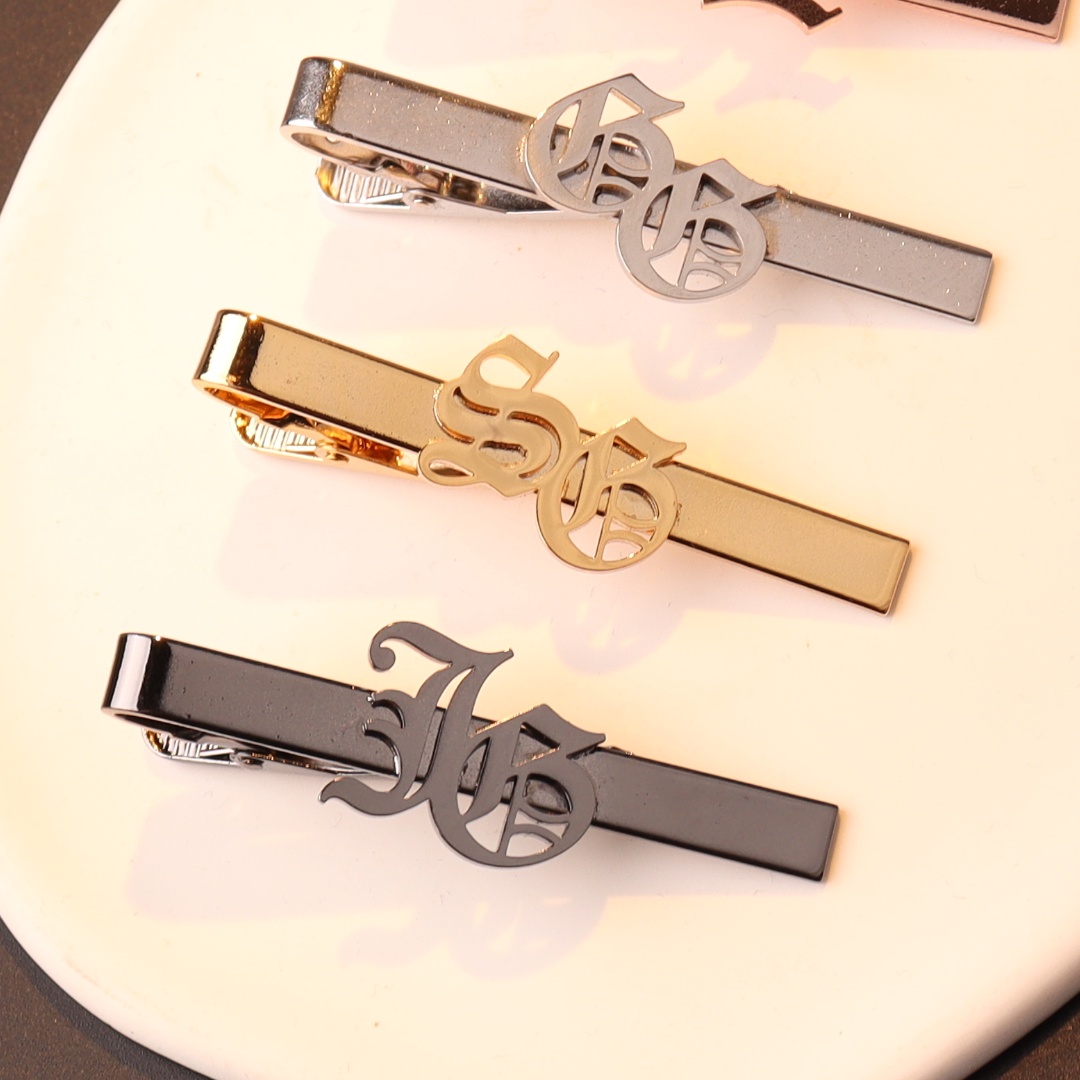 Embroidery Knot - Fermacravatta con iniziali con nome personalizzato