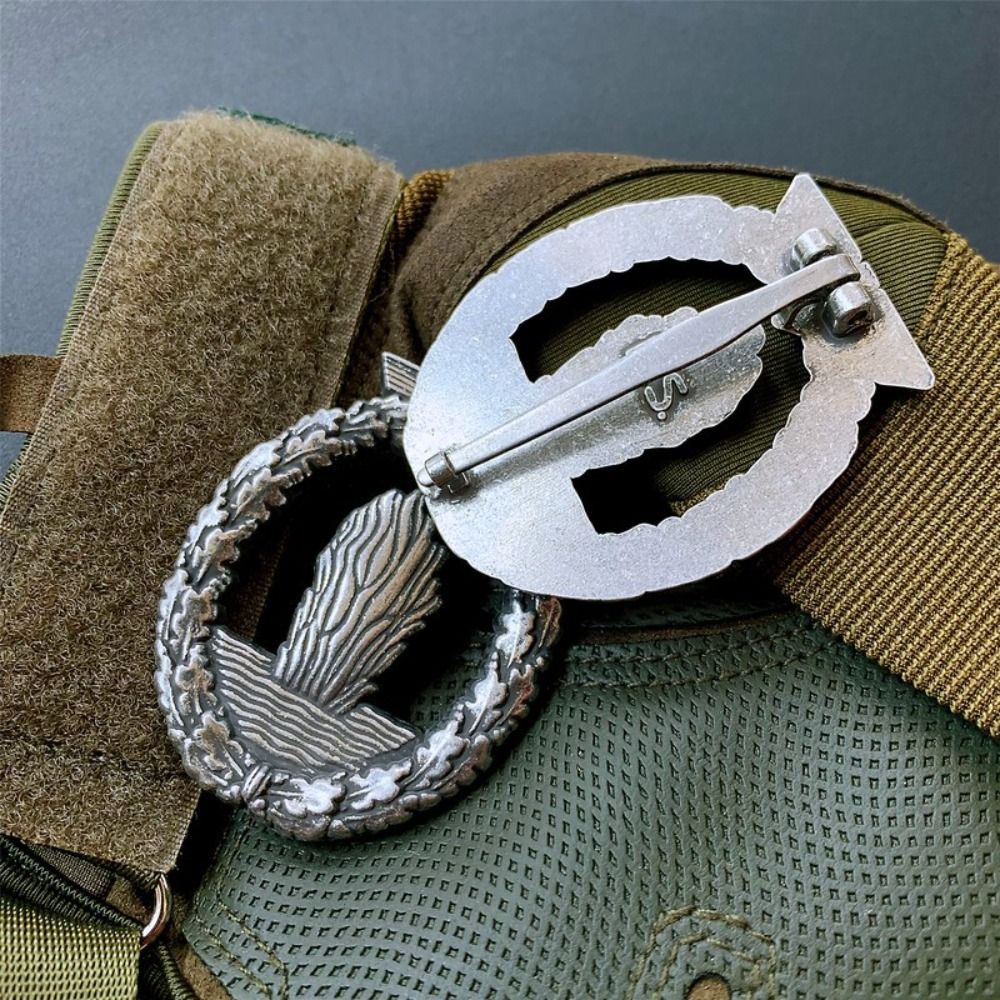 Embroidery Legacy - Distintivo in metallo portatile con aquila