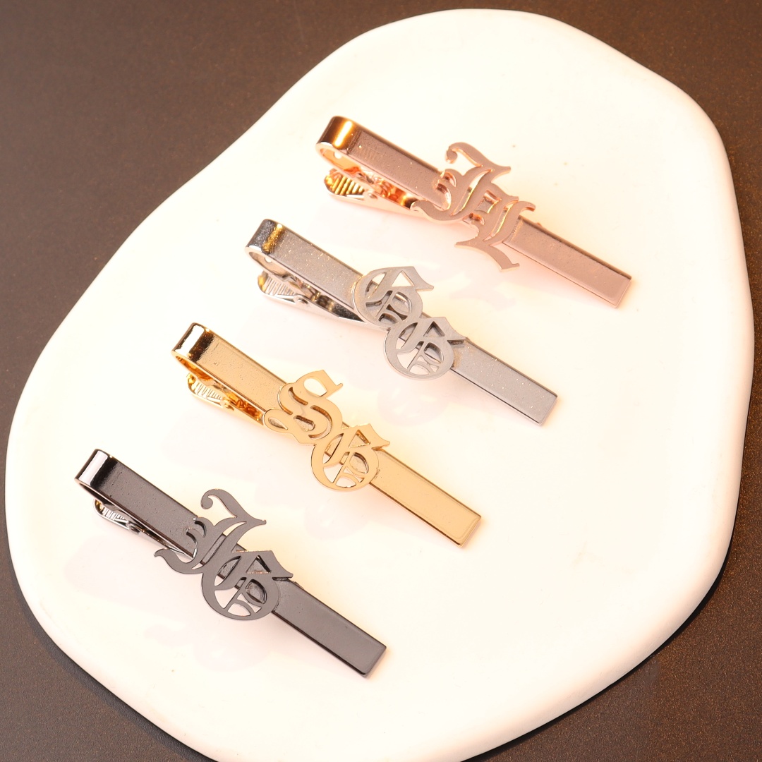 Fermacravatta con iniziali con - Embroidery Knot recensione e prezzo