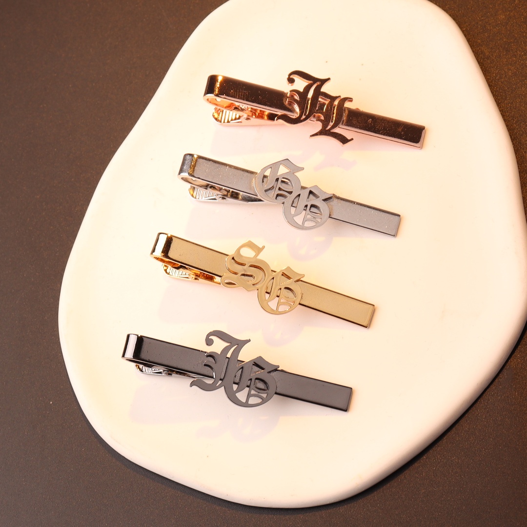 Fermacravatta con iniziali con - Embroidery Knot recensione e prezzo