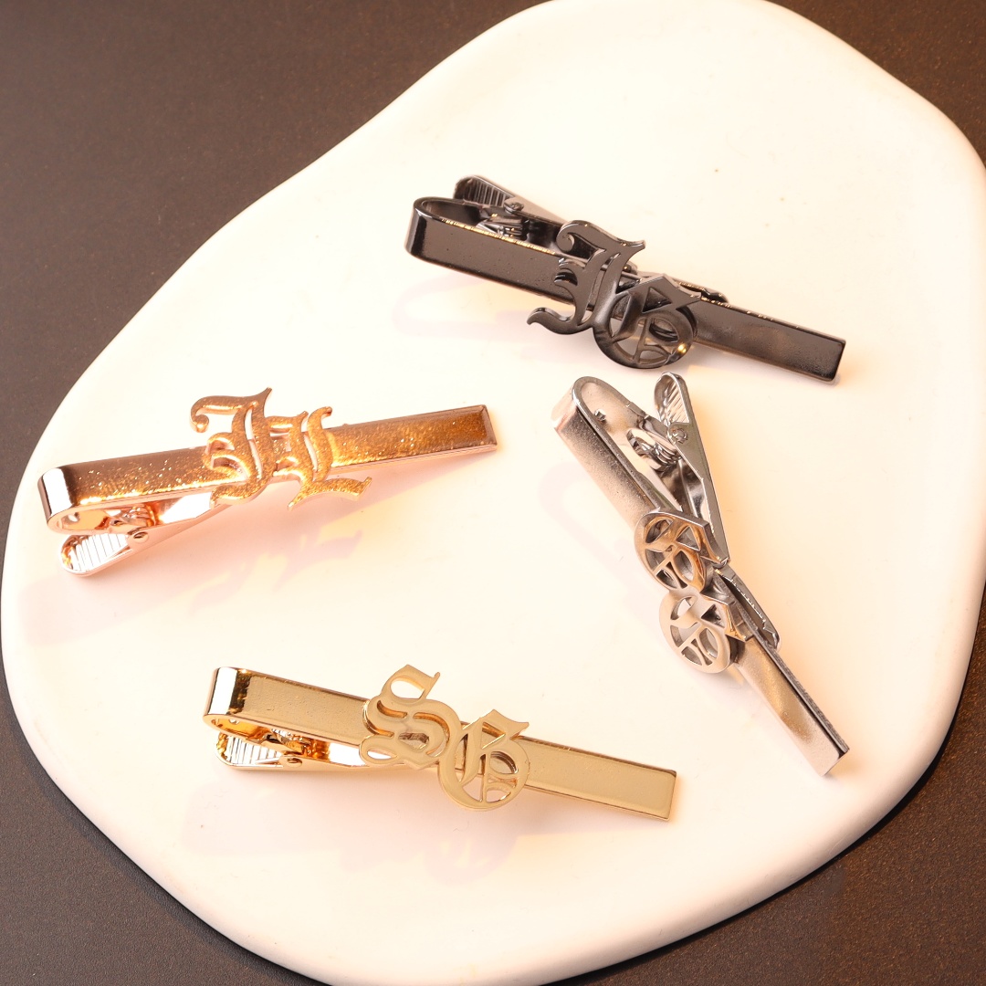 Fermacravatta con iniziali con - Embroidery Knot recensione e prezzo